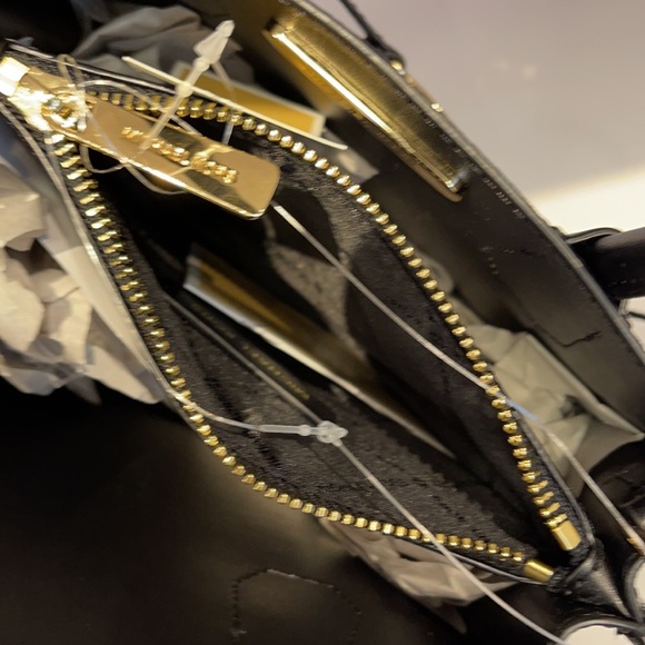 Michael Kors Mercer Medium Pebbled Leather Crossbody Bag - Picture 5 of 16